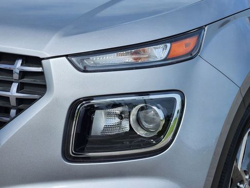 Used 2025 Hyundai Venue SEL FWD image 8