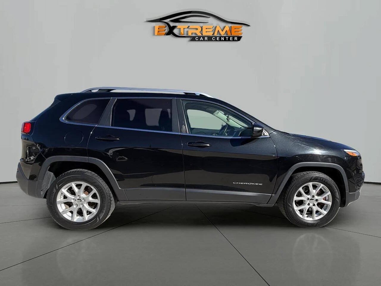 Used 2015 Jeep Cherokee Latitude w/ Cold Weather Group AWD/4WD image 7