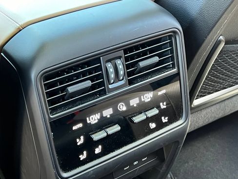 Certified 2024 Porsche Cayenne Coupe AWD/4WD image 18