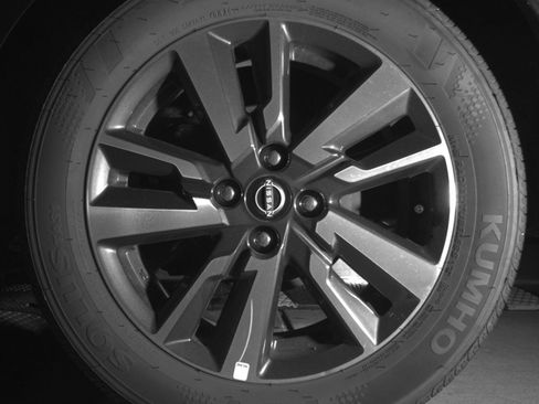 Used 2025 Nissan Versa SV FWD image 17