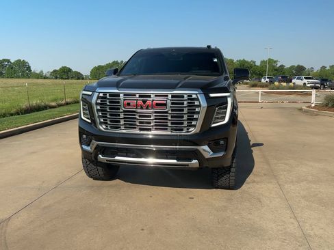 Used 2025 GMC Yukon XL Denali w/ Sun & Power Step Package image 3