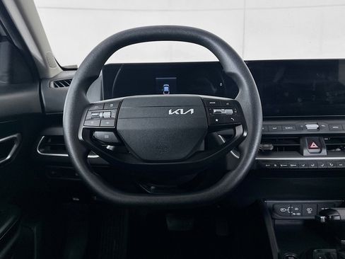 Used 2025 Kia K4 LXS image 18