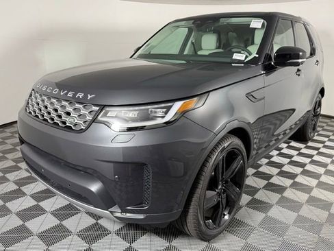 Used 2025 Land Rover Discovery S image 3