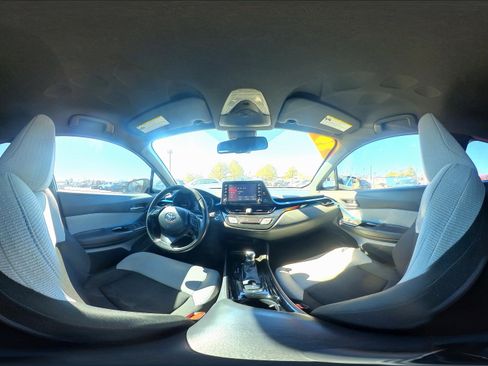 Used 2019 Toyota C-HR XLE image 31
