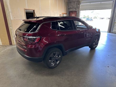 Used 2022 Jeep Compass Latitude AWD/4WD image 3