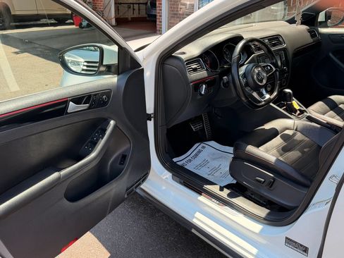 Used 2018 Volkswagen Jetta GLI FWD image 7