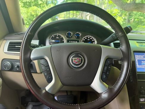 Used 2014 Cadillac Escalade ESV Premium AWD/4WD image 24