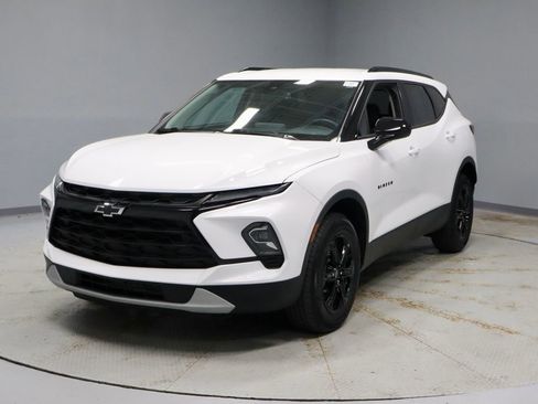 Used 2024 Chevrolet Blazer LT w/ Convenience Package FWD image 8