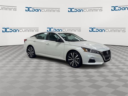 Used 2021 Nissan Altima 2.5 SR w/ SR Premium Package image 2