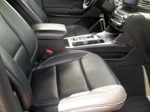 Used 2020 Ford Explorer XLT w/ Equipment Group 202A AWD/4WD image 8