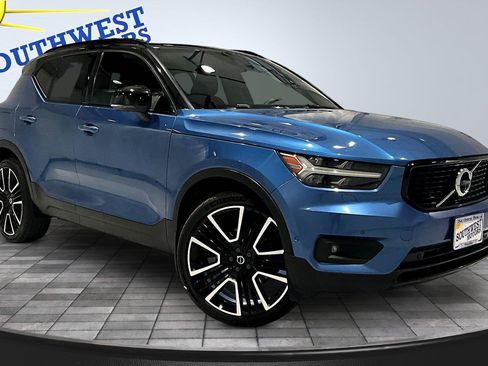 Used 2021 Volvo XC40 T5 R-Design w/ Advanced Package AWD/4WD image 3