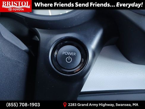 Used 2025 Toyota Sienna LE image 28