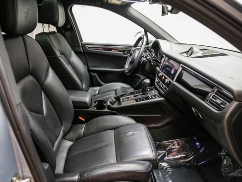 Used 2023 Porsche Macan AWD/4WD image 22