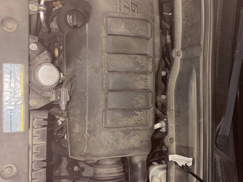 Used 2010 GMC Acadia SLE image 20