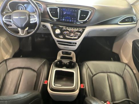 Used 2017 Chrysler Pacifica Touring-L Plus w/ Advanced Safetytec Group FWD image 17