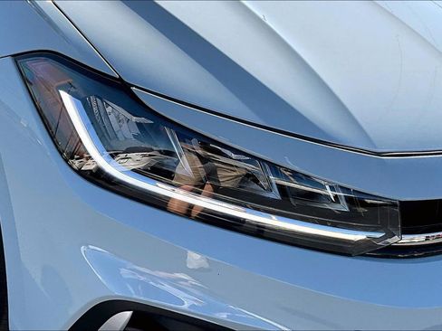 Used 2025 Volkswagen Jetta SE w/ Black Wheel Package image 28