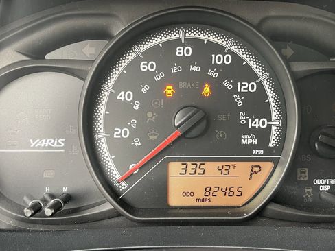 Used 2015 Toyota Yaris L image 19