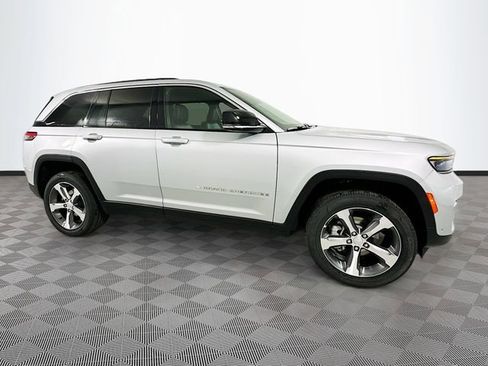 New 2025 Jeep Grand Cherokee Limited w/ Luxury Tech Group II image 3