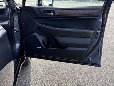 Used 2017 Subaru Outback 3.6R Limited image 14