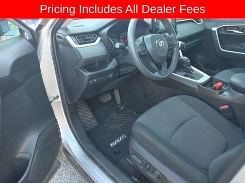 Used 2020 Toyota RAV4 XLE w/ Convenience Package FWD image 5