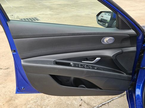 Used 2025 Hyundai Elantra SEL image 14