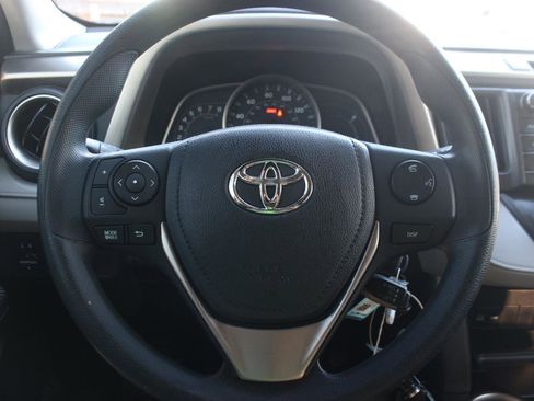 Used 2015 Toyota RAV4 LE image 16