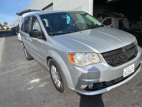 Used 2014 Dodge Grand Caravan American Value Package image 3