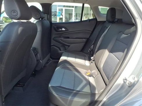 New 2026 Chevrolet Trax LT w/ LT Convenience Package FWD image 7