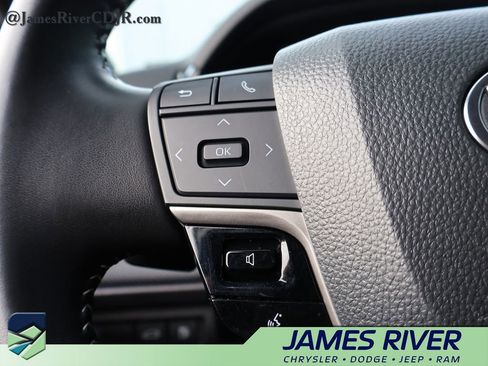 Used 2025 Toyota Camry SE image 25