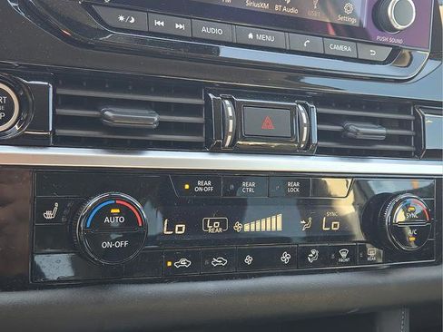 Used 2024 Nissan Pathfinder SV FWD image 14