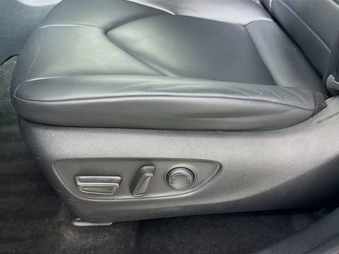 Used 2023 Toyota Highlander XLE FWD image 16