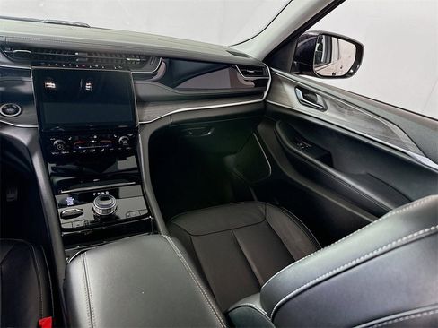 Used 2022 Jeep Grand Cherokee Limited 4xe image 17