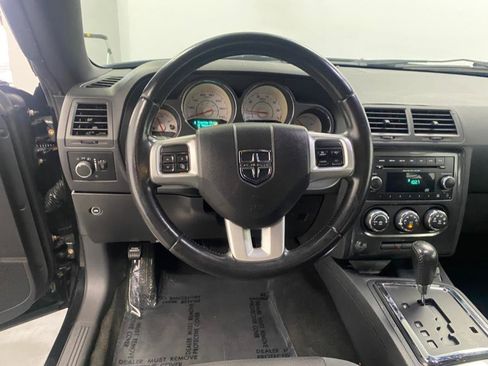Used 2012 Dodge Challenger SXT image 32