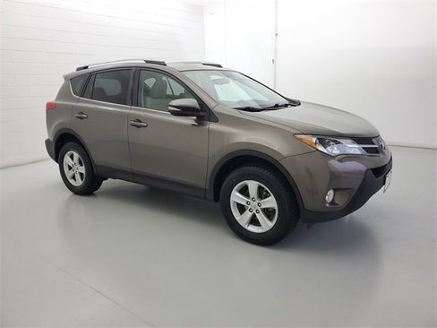 Used 2013 Toyota RAV4 XLE image 4