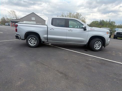Used 2022 Chevrolet Silverado 1500 LT w/ Z71 Off-Road Package AWD/4WD image 8