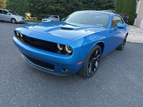 Used 2018 Dodge Challenger SXT w/ Blacktop Package RWD image 11