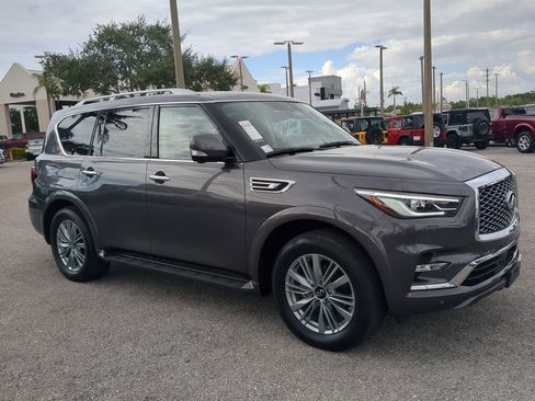 Used 2024 INFINITI QX80 Luxe image 2
