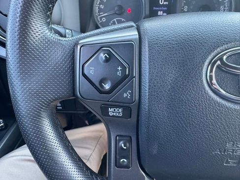 Used 2016 Toyota Tacoma TRD Off-Road w/ Premium & Technology Package image 16