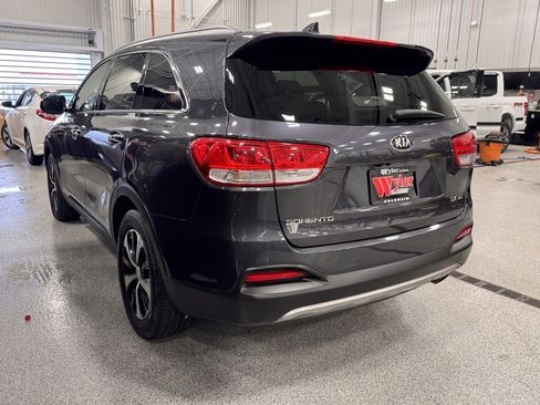 Used 2016 Kia Sorento EX image 31
