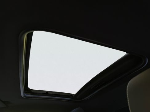 Used 2022 Chevrolet Camaro SS RWD image 9