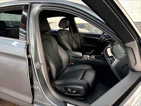 Used 2019 BMW 530e RWD image 10
