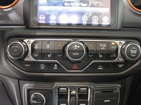 Used 2023 Jeep Gladiator Mojave w/ Cold Weather Group AWD/4WD image 32
