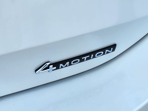 New 2025 Volkswagen Tiguan SE R-Line image 23