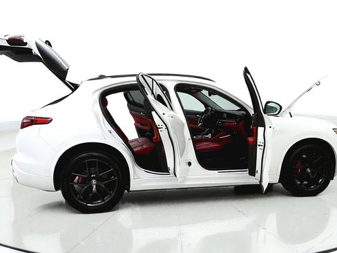 Used 2021 Alfa Romeo Stelvio Ti w/ Premium Package AWD/4WD image 15