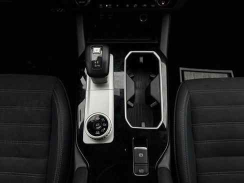 Used 2025 Mitsubishi Outlander SE image 32