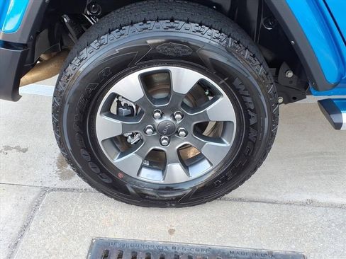 Used 2022 Jeep Wrangler Unlimited Sahara w/ Cold Weather Group image 11