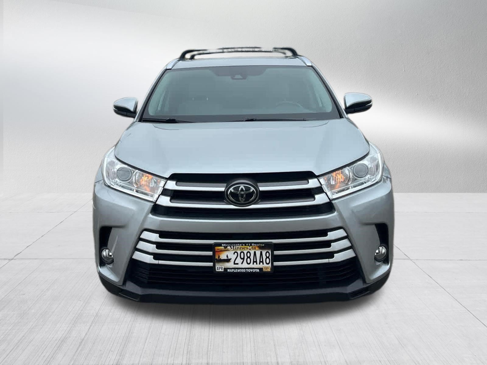 Used 2019 Toyota Highlander XLE AWD/4WD image 2