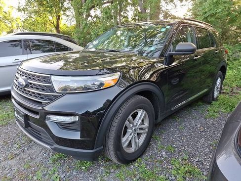 Used 2022 Ford Explorer XLT w/ Equipment Group 202A AWD/4WD image 2