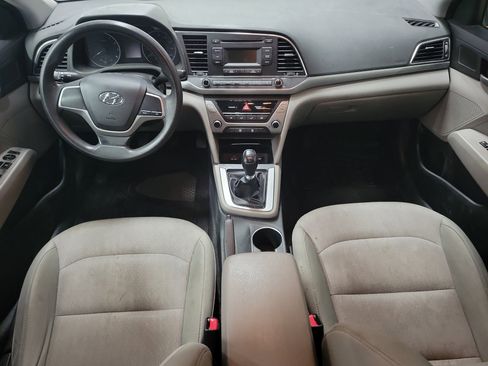 Used 2017 Hyundai Elantra SE image 12