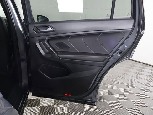 Used 2022 Volkswagen Tiguan SEL R-Line image 28